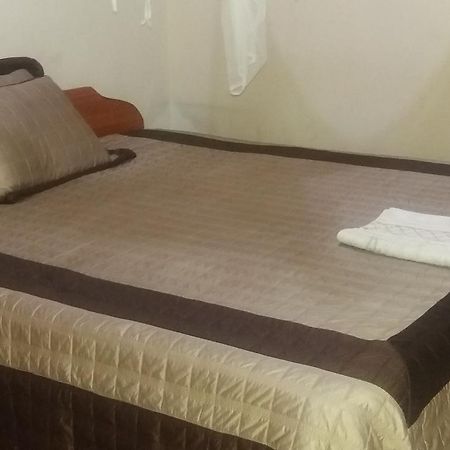 Kumunzi Backpackers Hostel Лусака Екстериор снимка