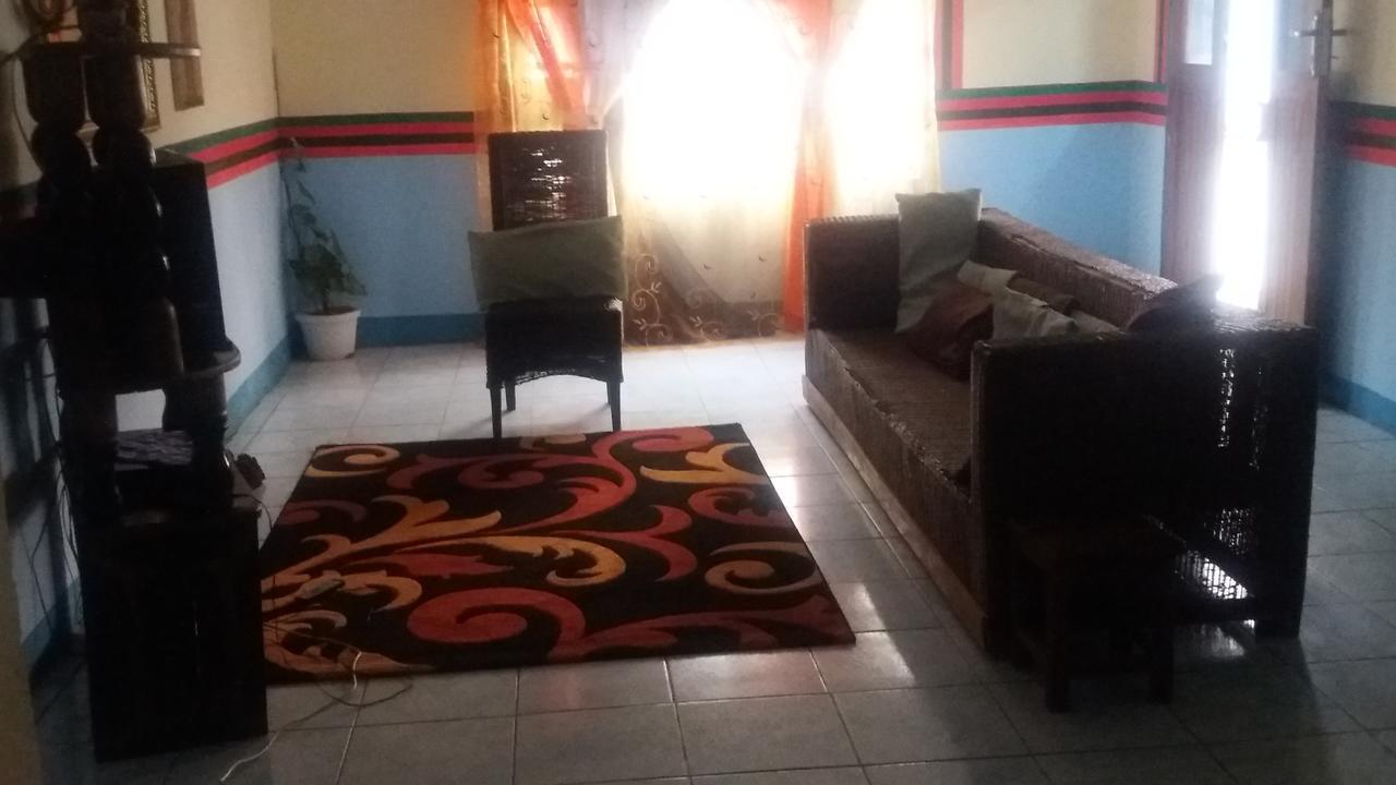Kumunzi Backpackers Hostel Лусака Екстериор снимка