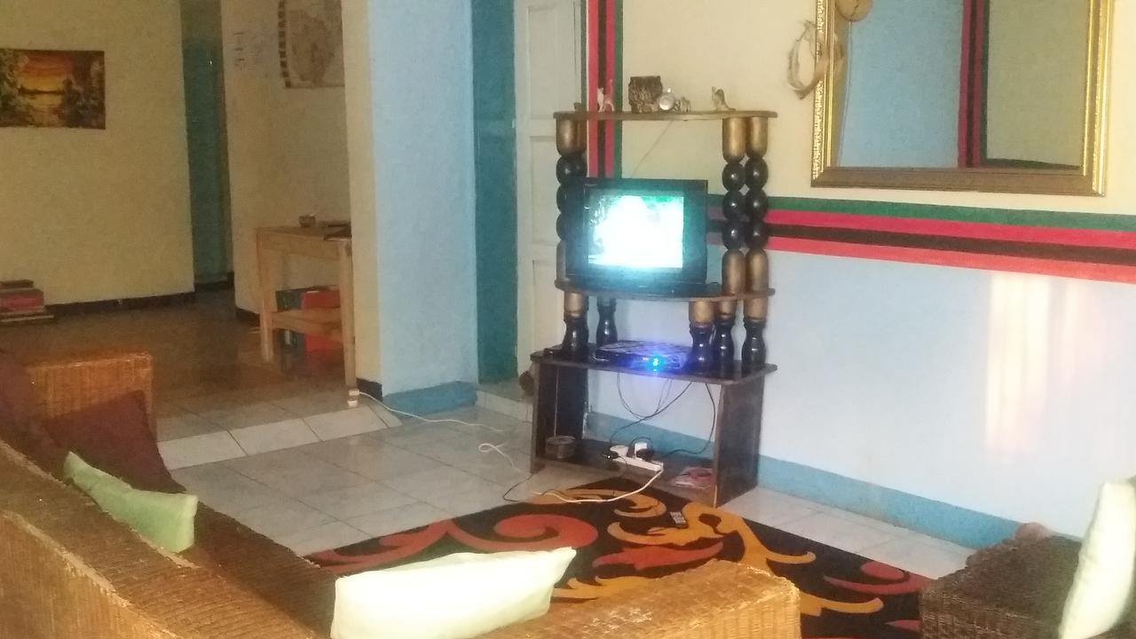 Kumunzi Backpackers Hostel Лусака Екстериор снимка