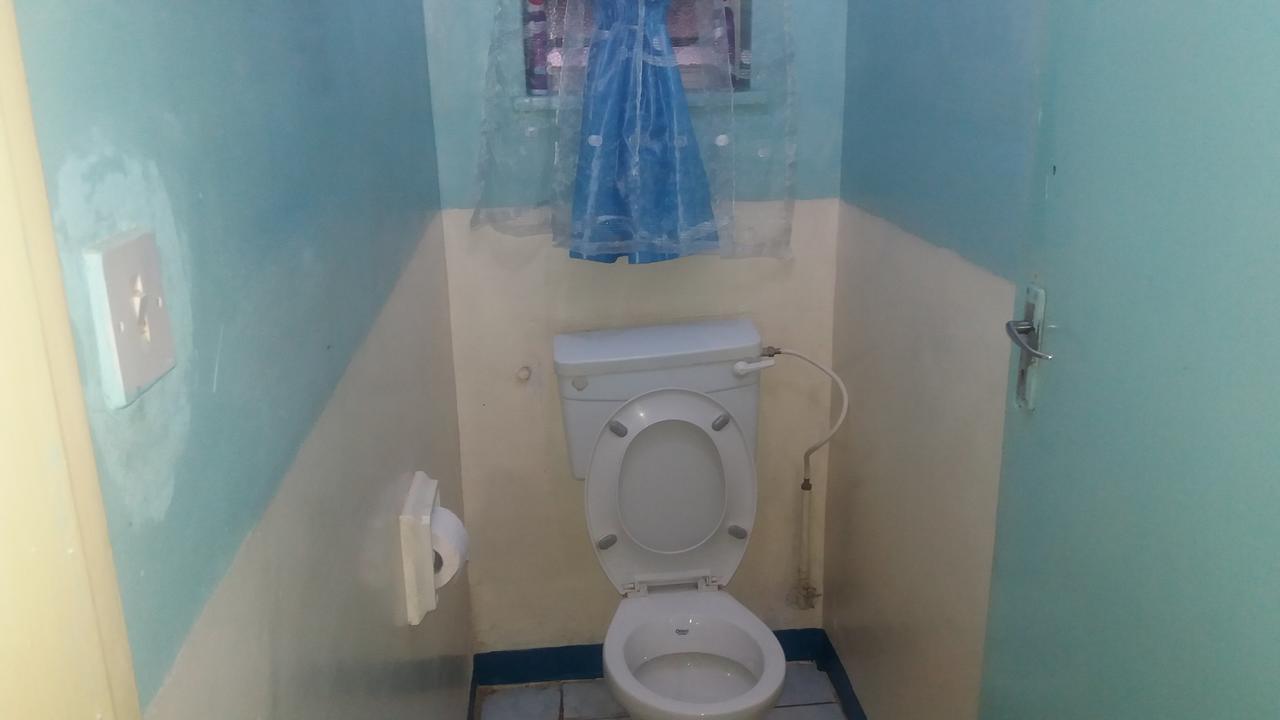 Kumunzi Backpackers Hostel Лусака Екстериор снимка