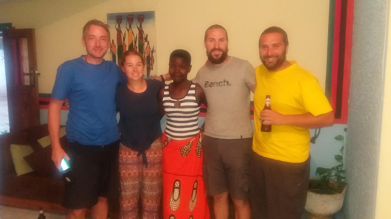 Kumunzi Backpackers Hostel Лусака Екстериор снимка