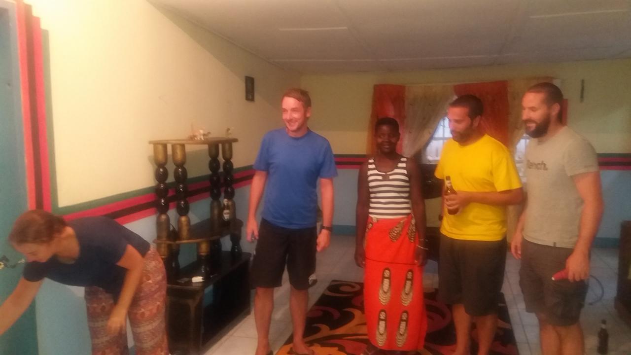 Kumunzi Backpackers Hostel Лусака Екстериор снимка