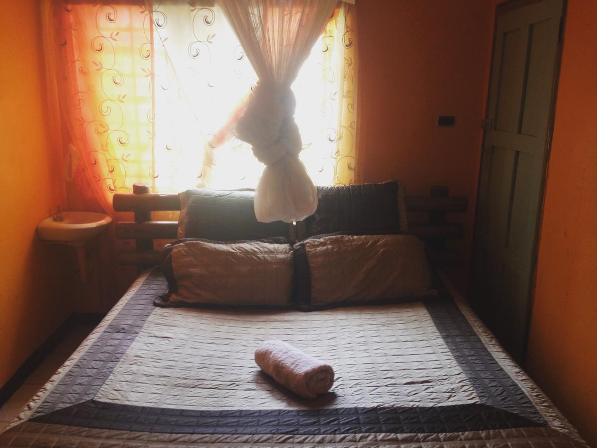 Kumunzi Backpackers Hostel Лусака Екстериор снимка