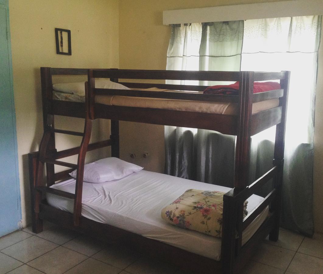 Kumunzi Backpackers Hostel Лусака Екстериор снимка