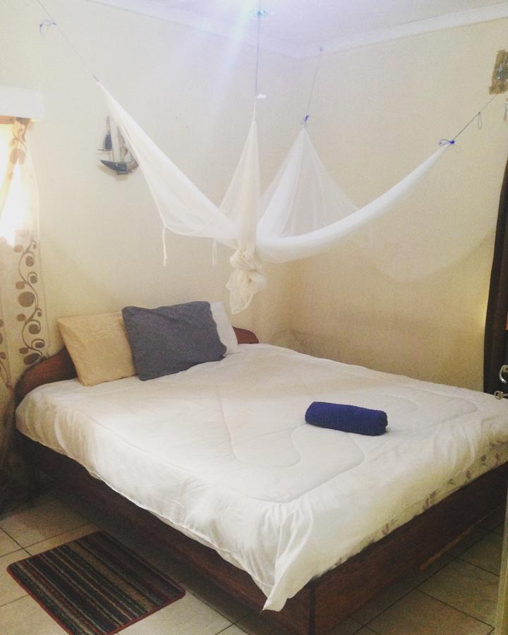 Kumunzi Backpackers Hostel Лусака Екстериор снимка