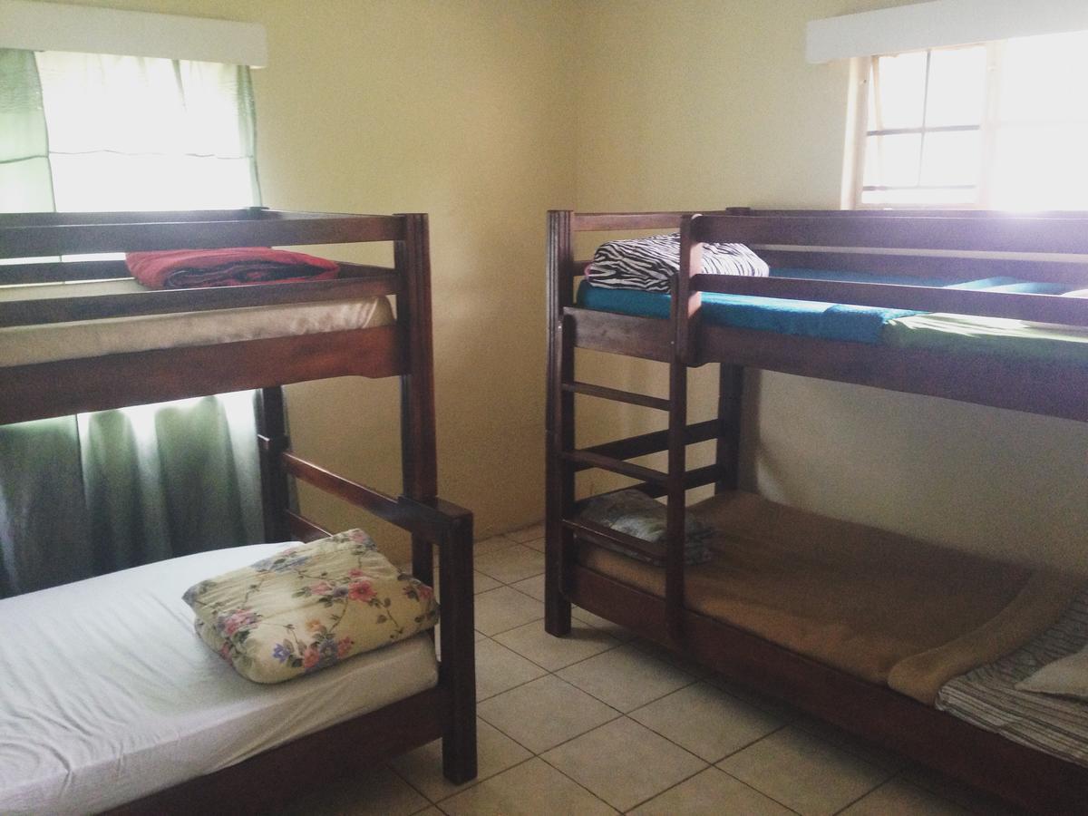 Kumunzi Backpackers Hostel Лусака Екстериор снимка