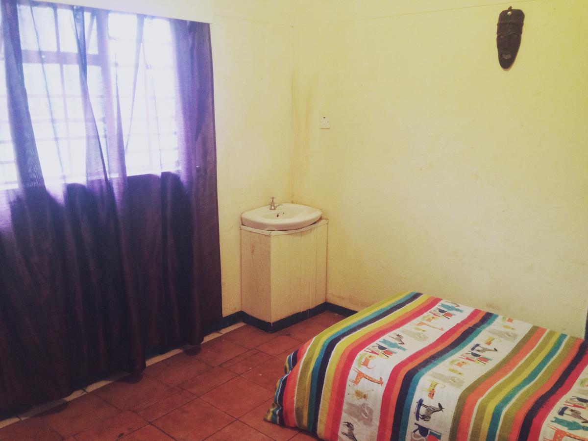 Kumunzi Backpackers Hostel Лусака Екстериор снимка