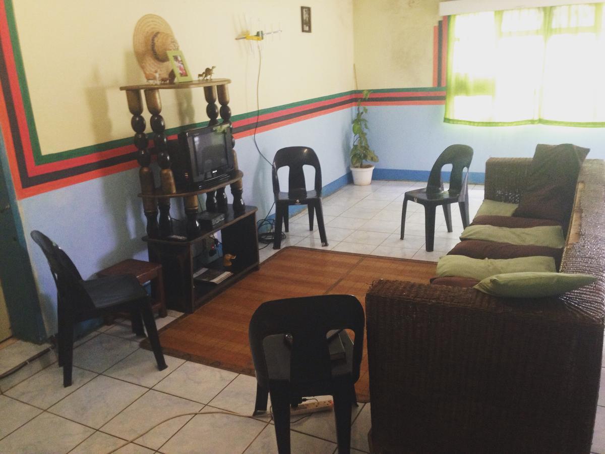 Kumunzi Backpackers Hostel Лусака Екстериор снимка
