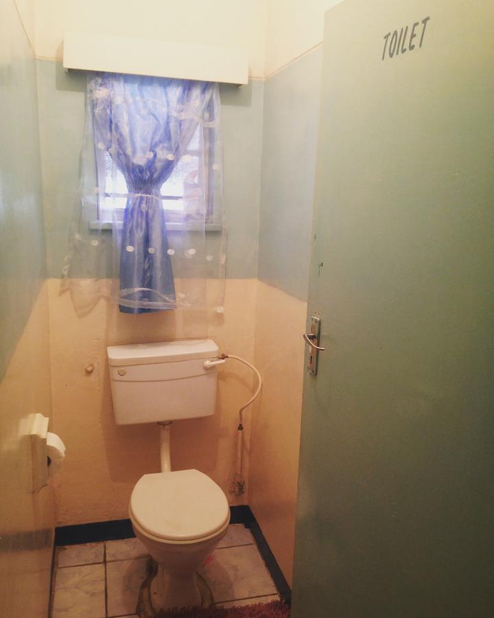 Kumunzi Backpackers Hostel Лусака Екстериор снимка