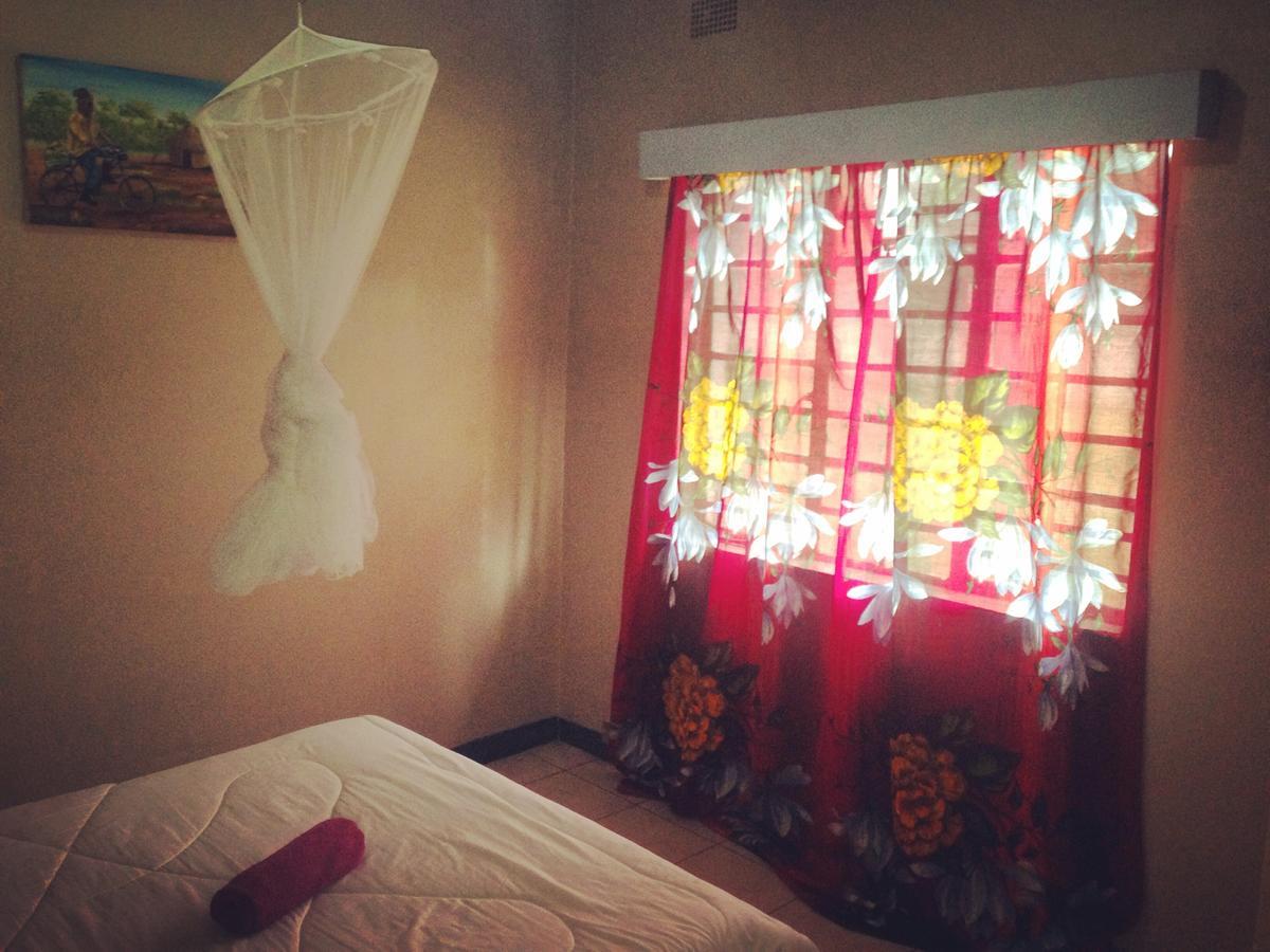 Kumunzi Backpackers Hostel Лусака Екстериор снимка