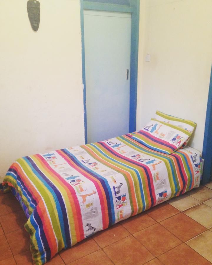 Kumunzi Backpackers Hostel Лусака Екстериор снимка