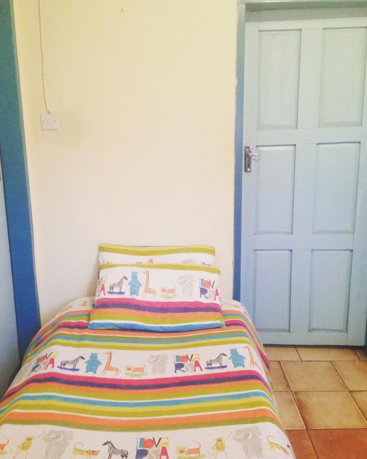 Kumunzi Backpackers Hostel Лусака Екстериор снимка