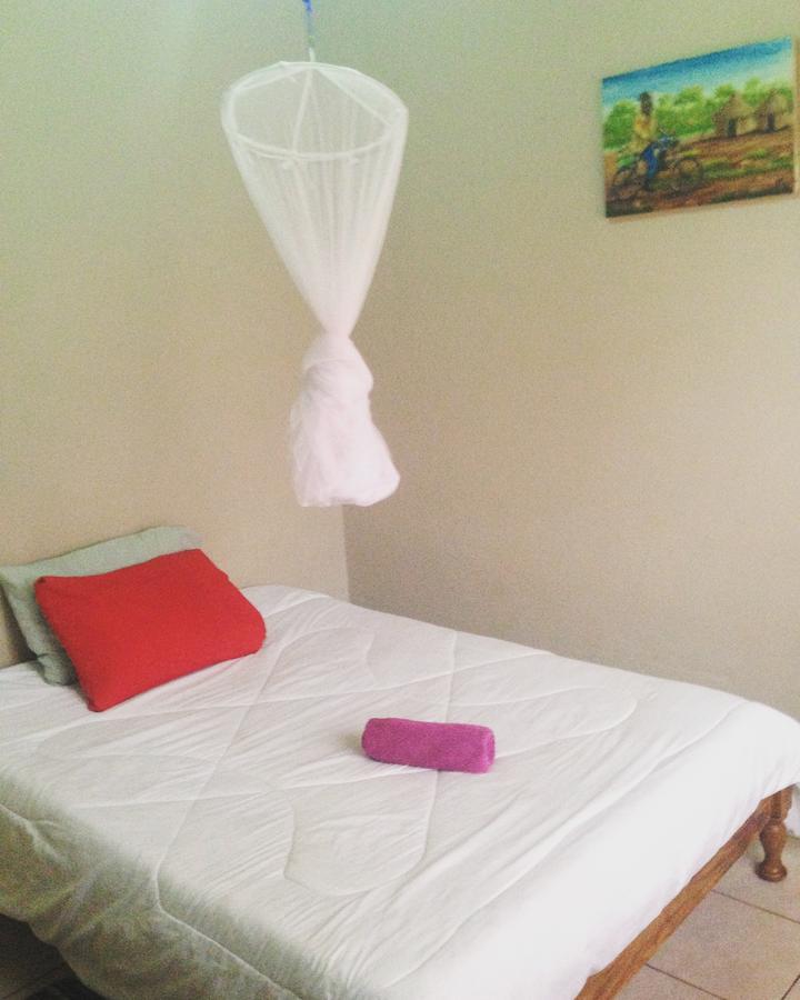 Kumunzi Backpackers Hostel Лусака Екстериор снимка
