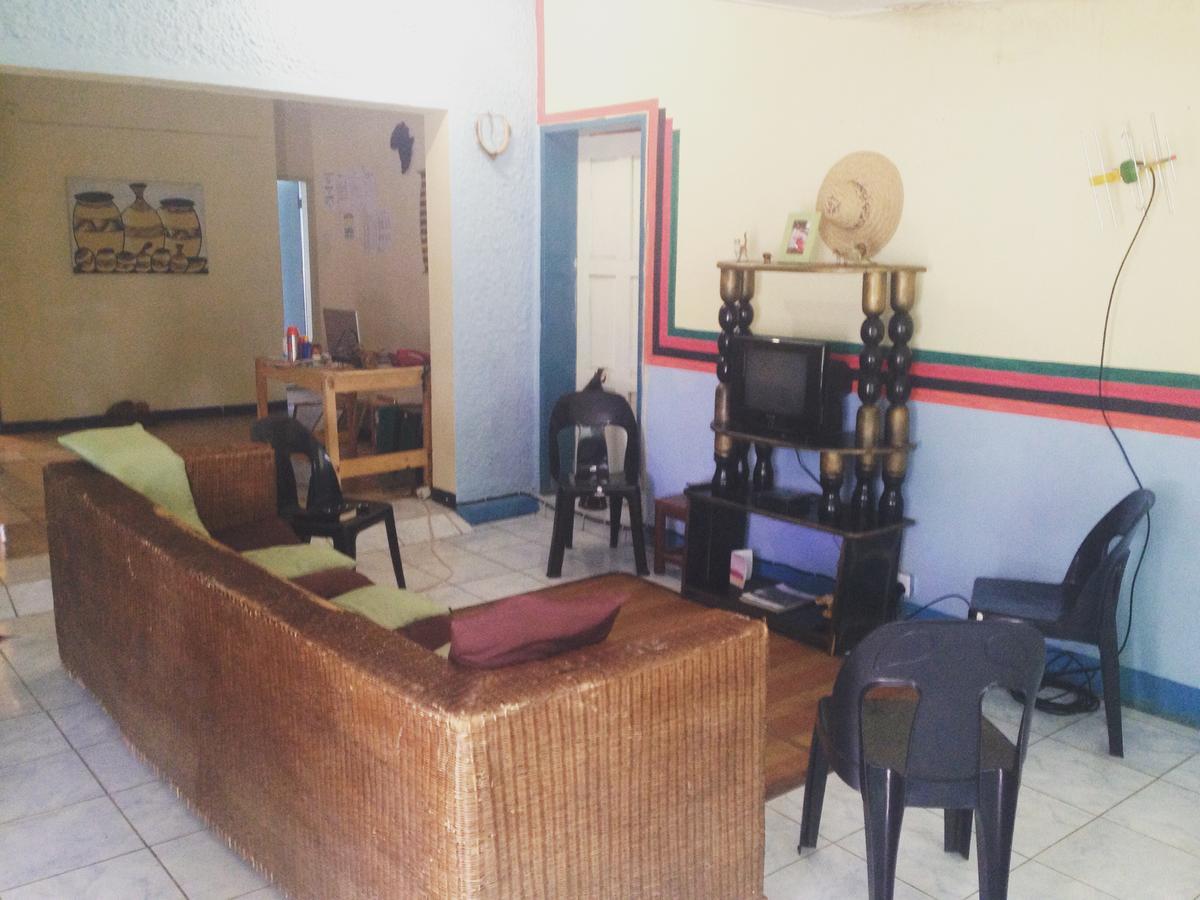 Kumunzi Backpackers Hostel Лусака Екстериор снимка