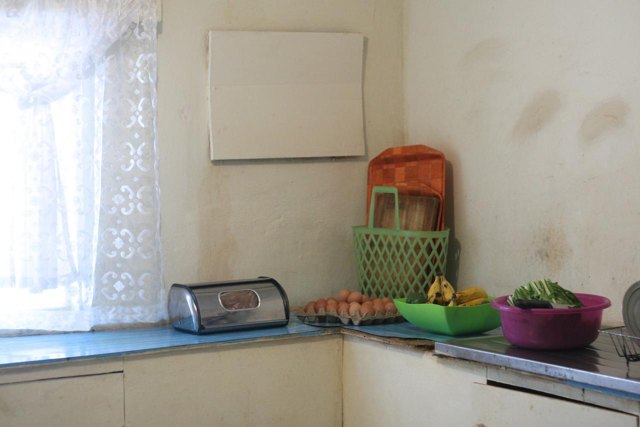 Kumunzi Backpackers Hostel Лусака Екстериор снимка